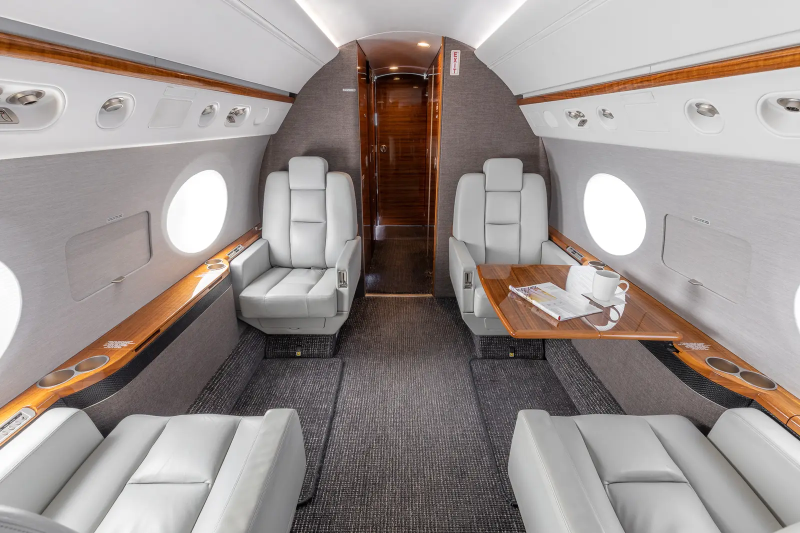 Gulfstream G550 N699KR operated by STAJets, KSNA photo 4