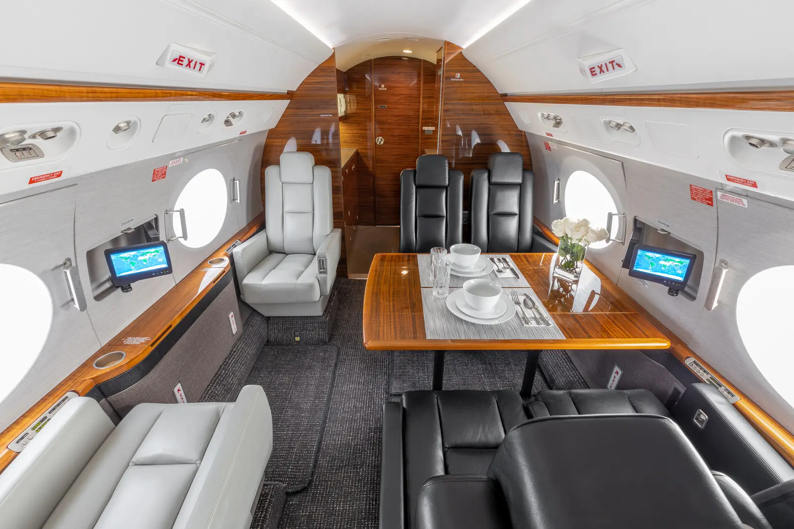 Gulfstream G550 N699KR operated by STAJets, KSNA photo 6