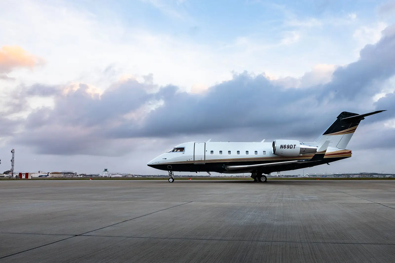 Bombardier Challenger 604 N69DT operated by Wing Aviation Charter Services, LLC photo 6