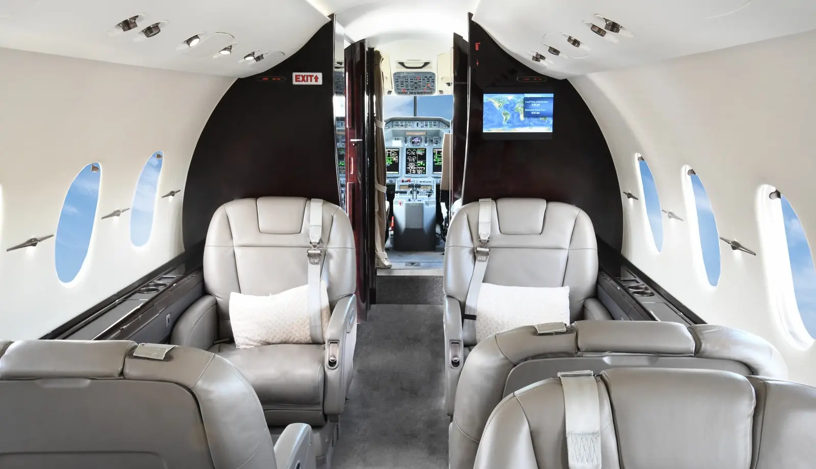 Beechcraft Hawker 4000 N700JE operated by Talon Air, LLC photo 3