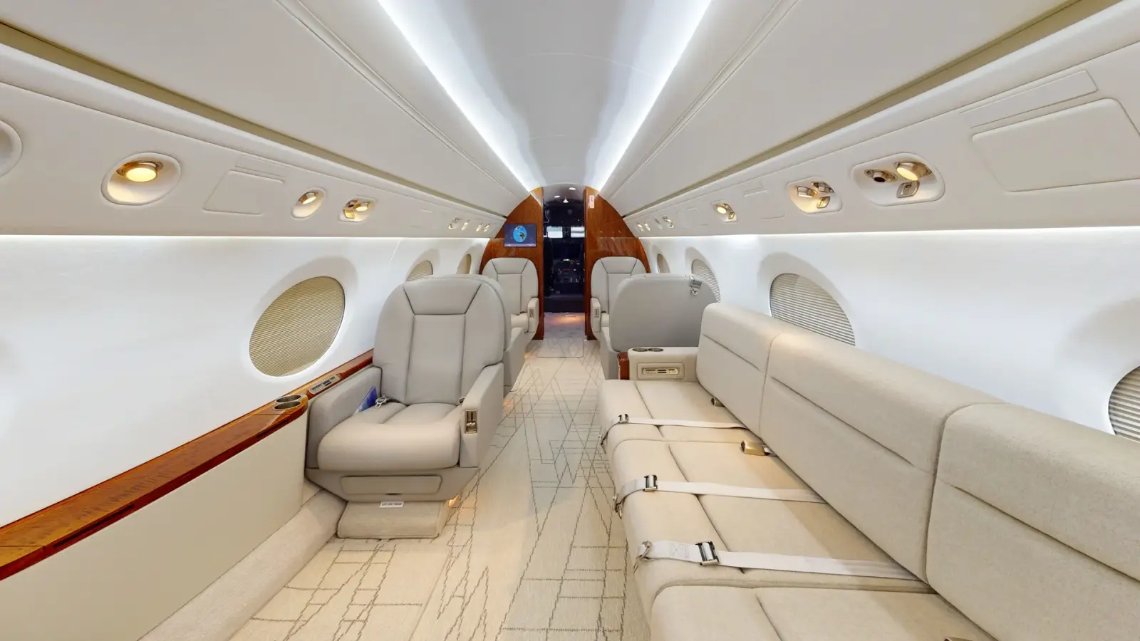 Gulfstream G350 N700MV operated by Mira Vista Aviation, Inc. photo 2