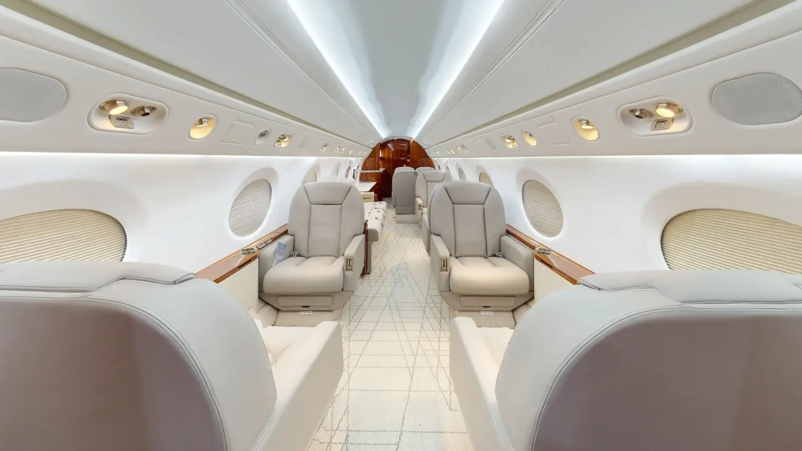 Gulfstream G350 N700MV operated by Mira Vista Aviation, Inc. photo 3