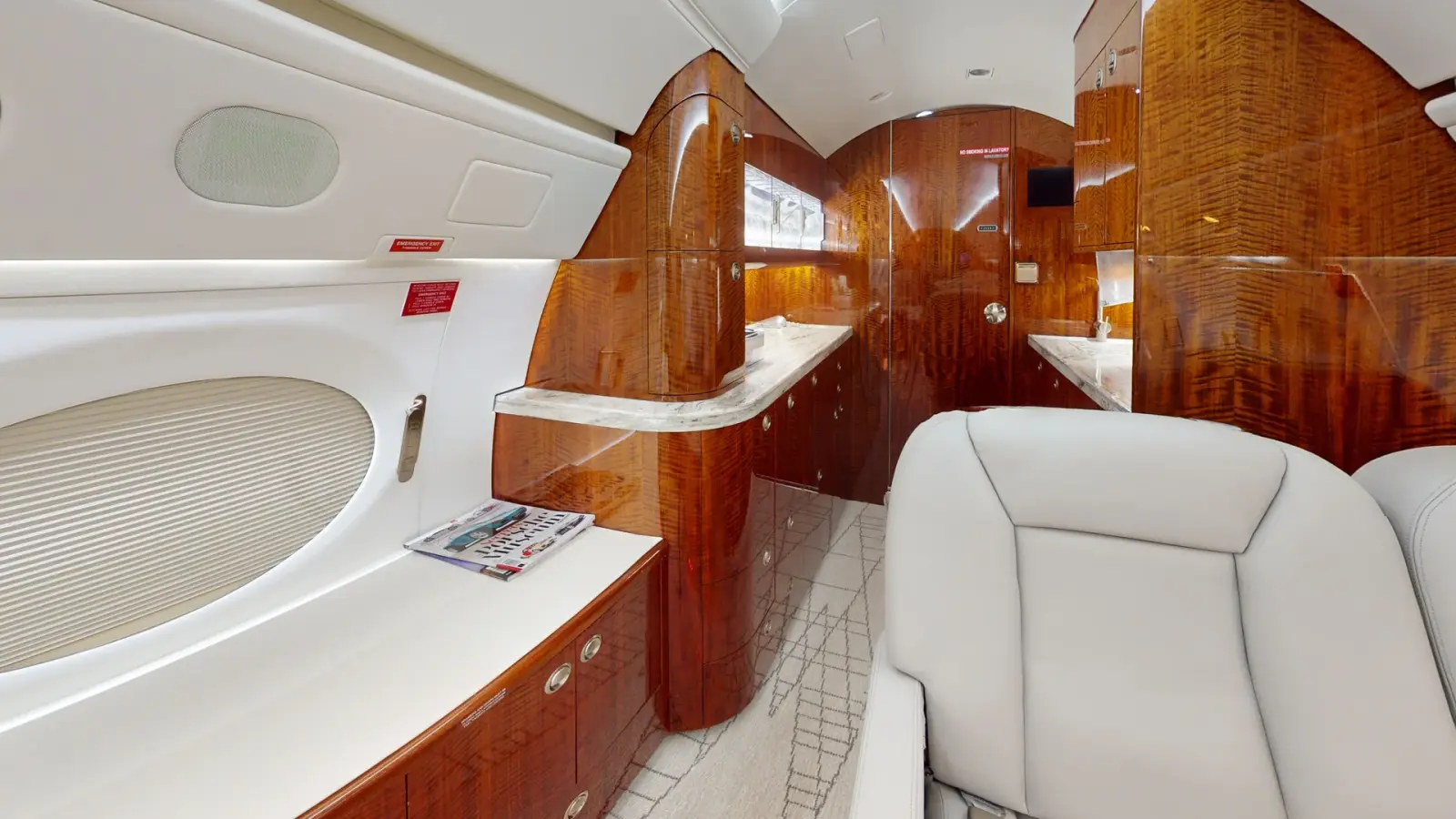 Gulfstream G350 N700MV operated by Mira Vista Aviation, Inc. photo 4