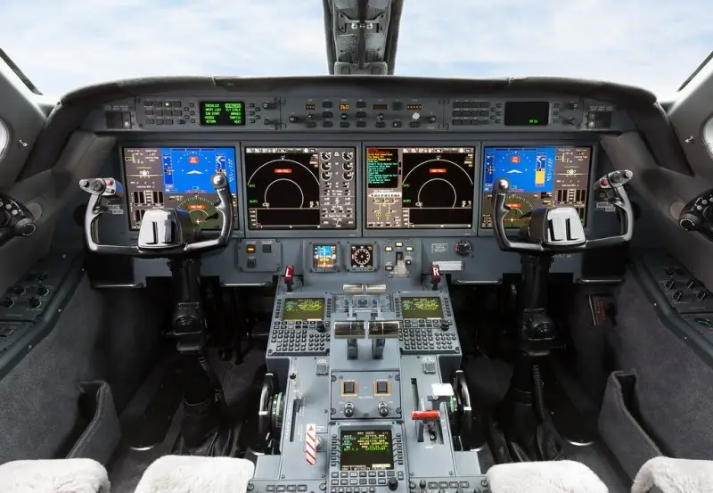 Gulfstream G350 N700MV operated by Mira Vista Aviation, Inc. photo 5