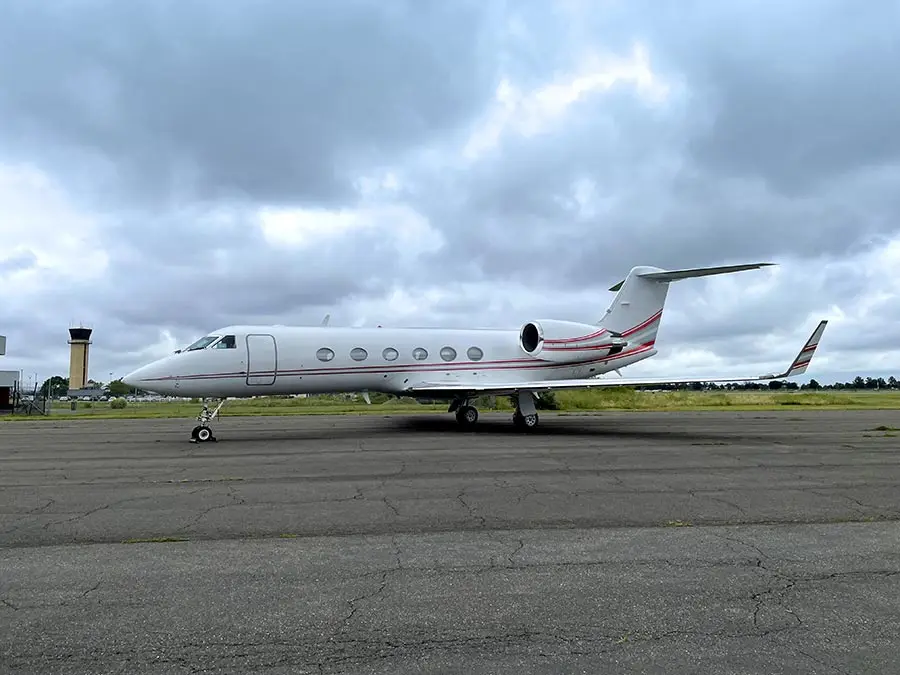 Gulfstream G300 N700NY operated by NeaJets photo 4