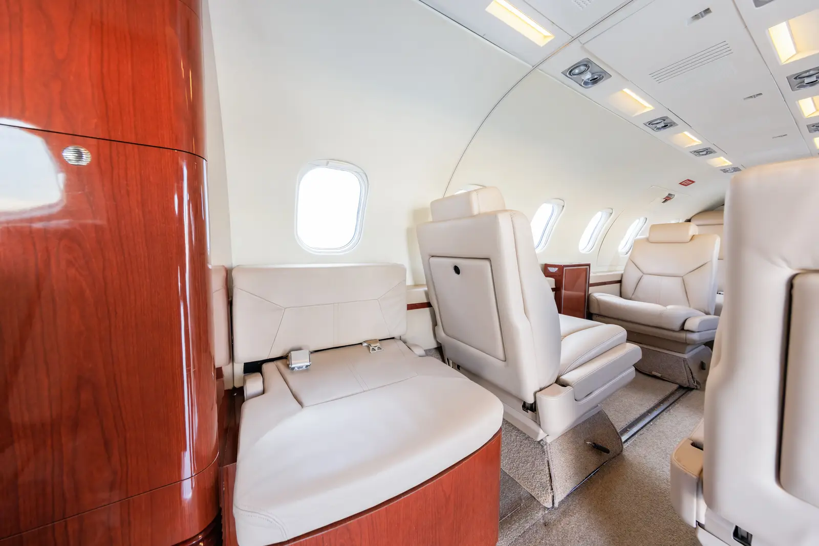 Bombardier Learjet 31A N702GW operated by Diamond Aviation photo 4