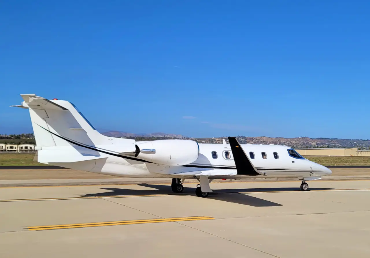 Bombardier Learjet 31A N702GW operated by Diamond Aviation photo 5