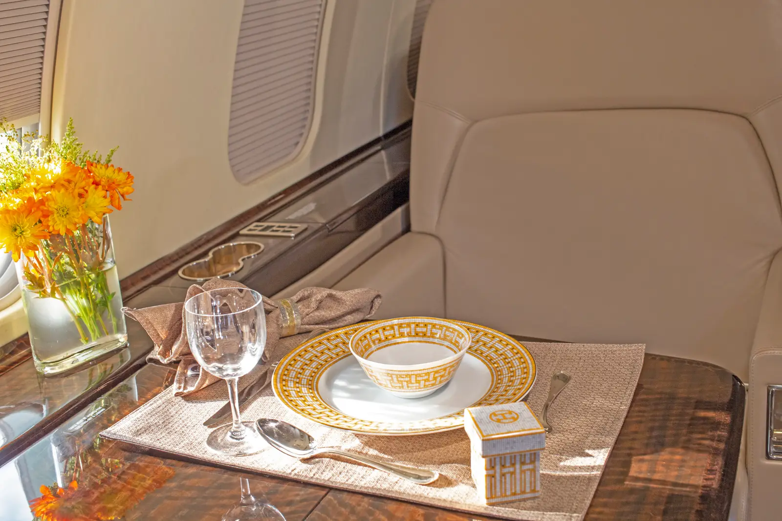 Bombardier Challenger 605 N702LV operated by Cirrus Aviation Services photo 2