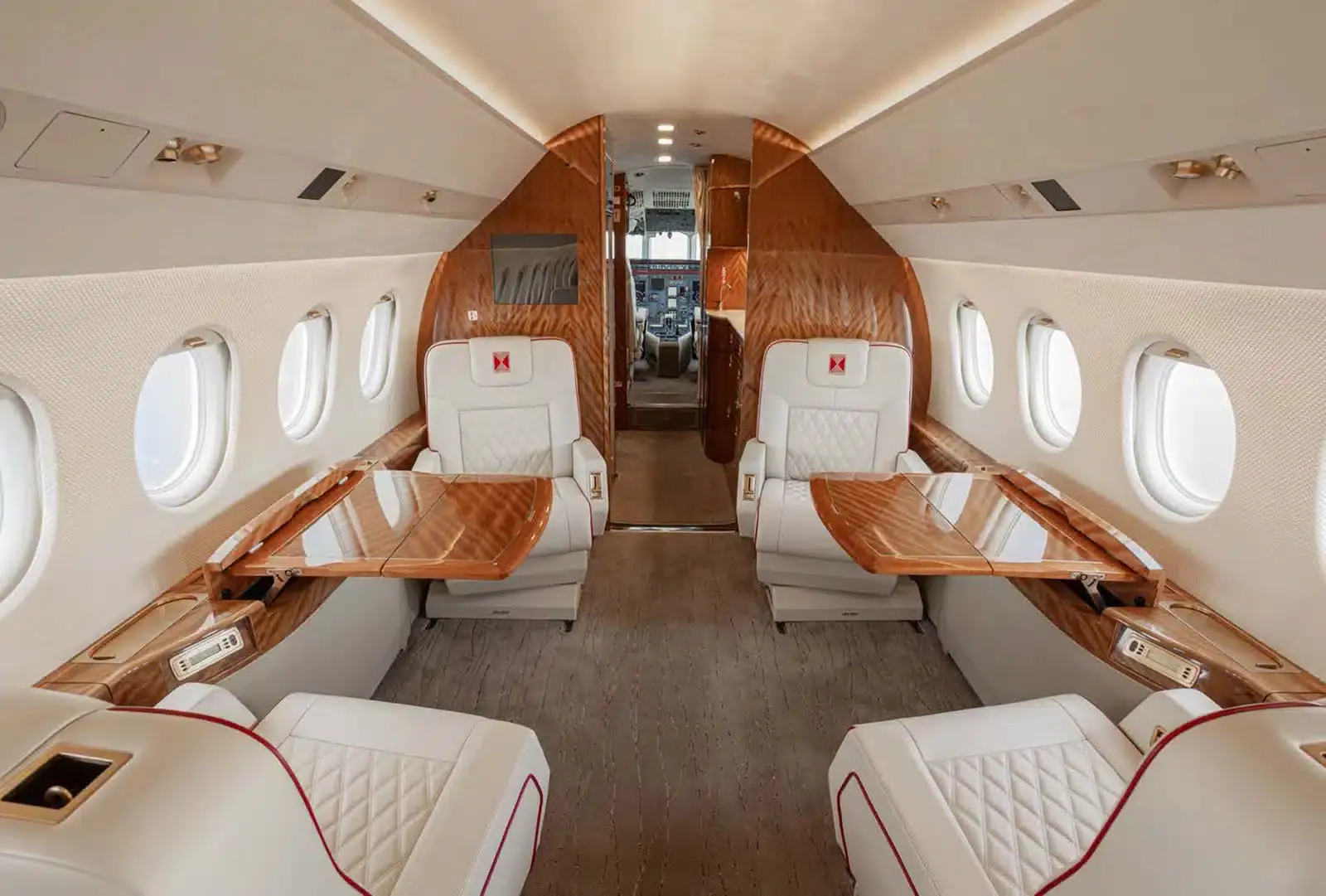 Dassault Falcon 2000 N702NW operated by Hangar 7 Aviation photo 4