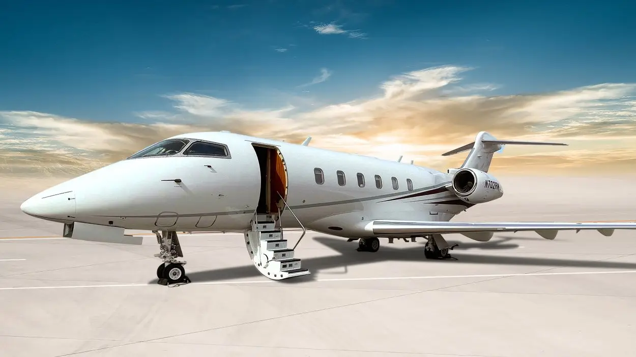 Bombardier Challenger 300 N702RW