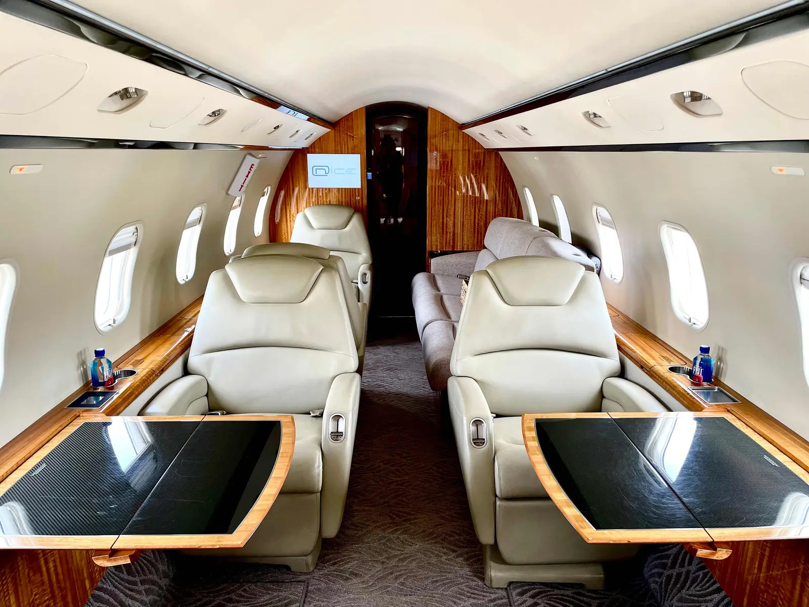 Bombardier Challenger 300 N702RW operated by Cirrus Aviation Services photo 2