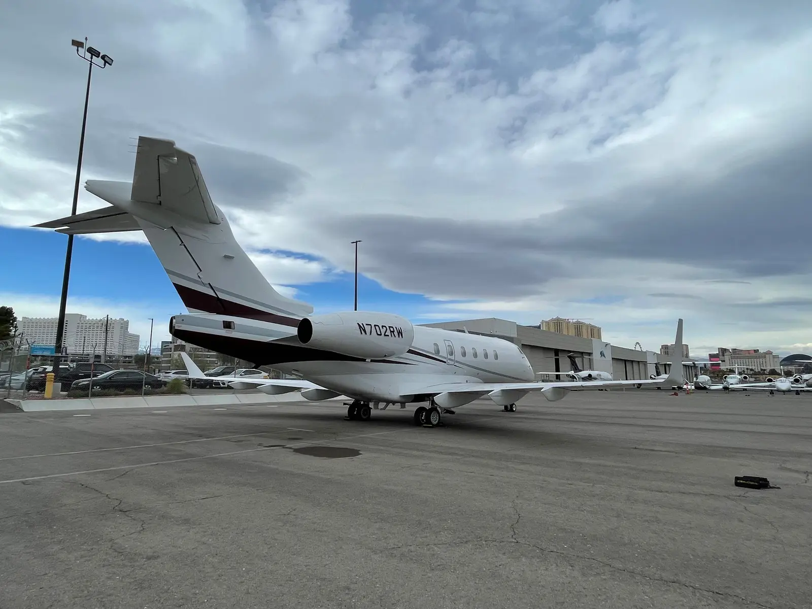 Bombardier Challenger 300 N702RW operated by Cirrus Aviation Services photo 5