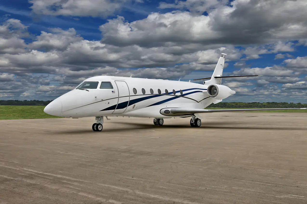 Gulfstream G200 N704LB operated by DuPage Aerospace, KDPA photo 4