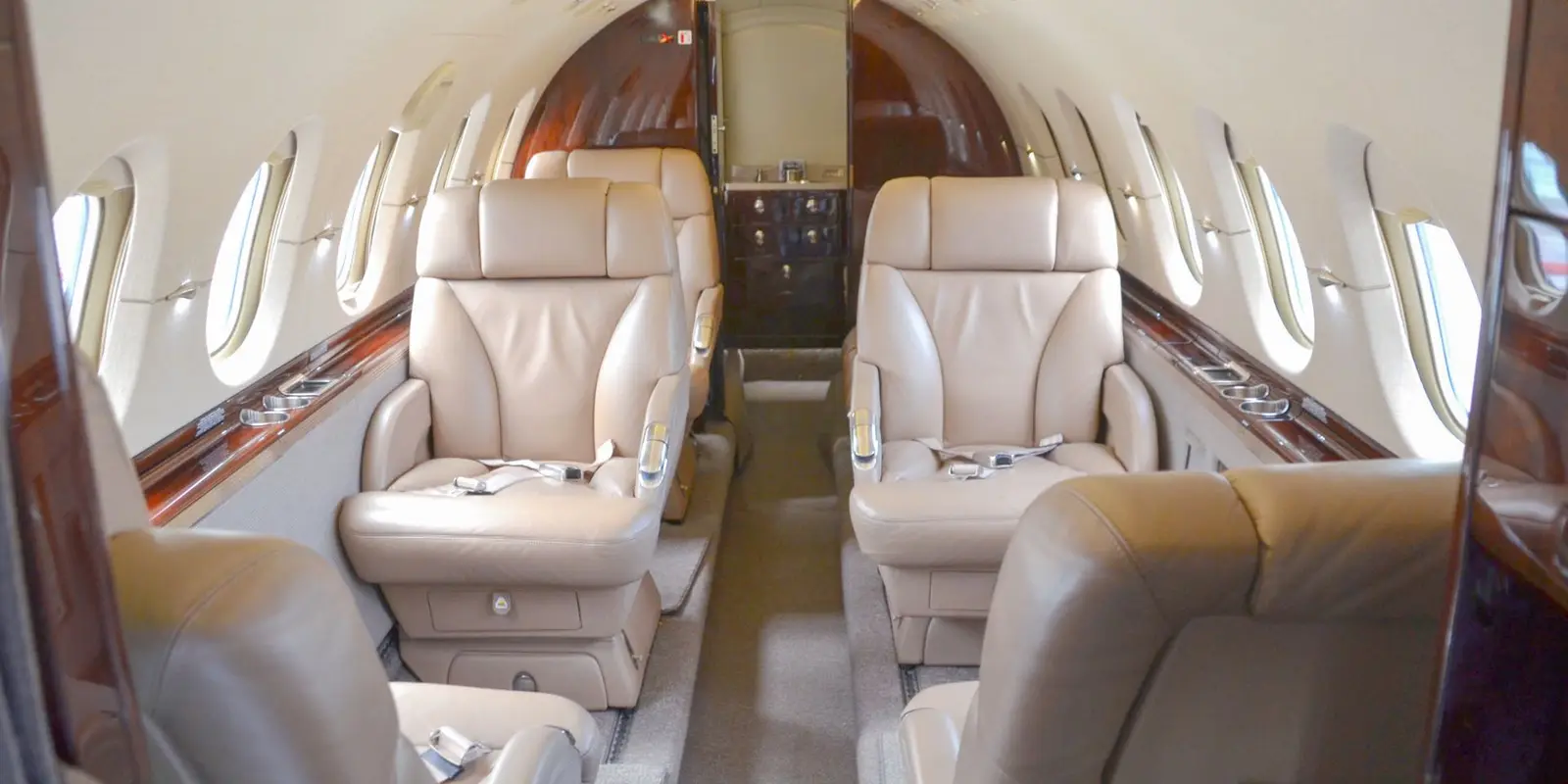 Beechcraft Hawker 800XP N707BM operated by Sky Quest, LLC, KCLE photo 2