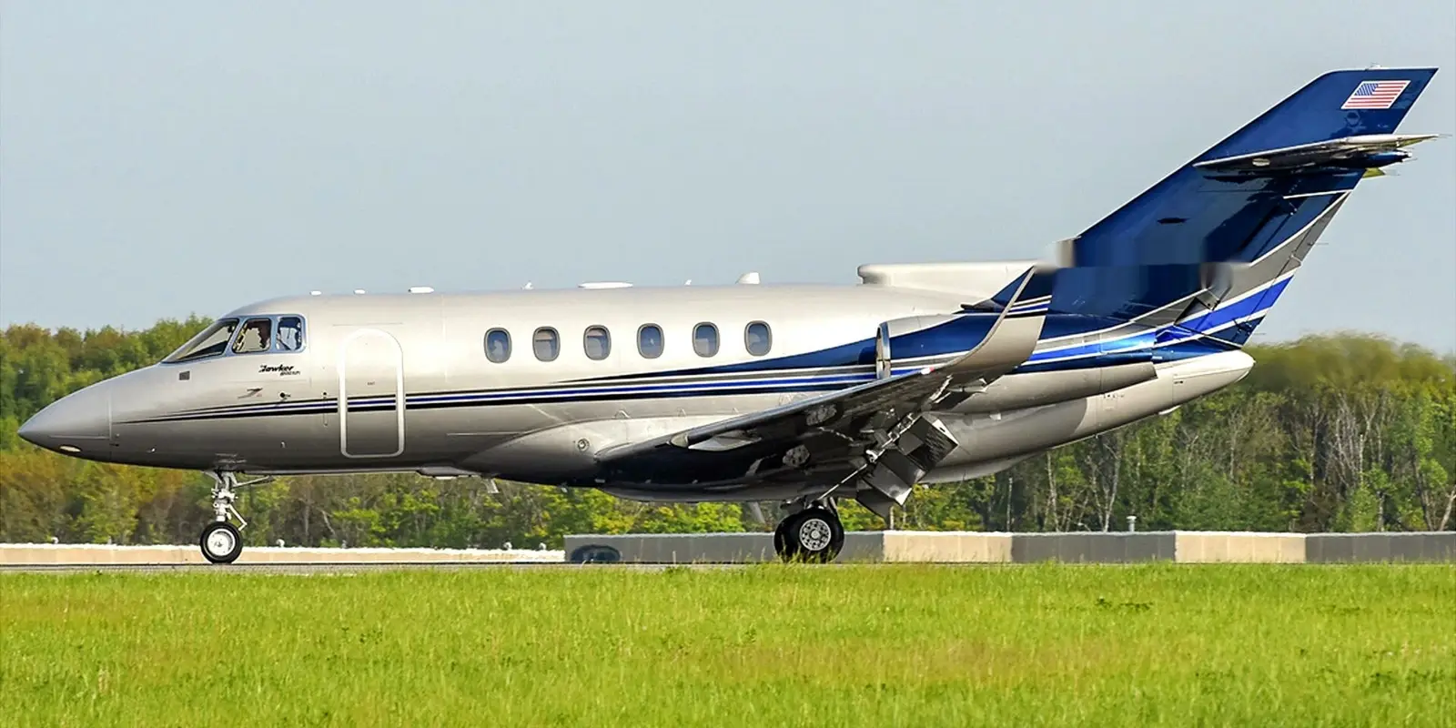 Beechcraft Hawker 800XP N707BM operated by Sky Quest, LLC, KCLE photo 3