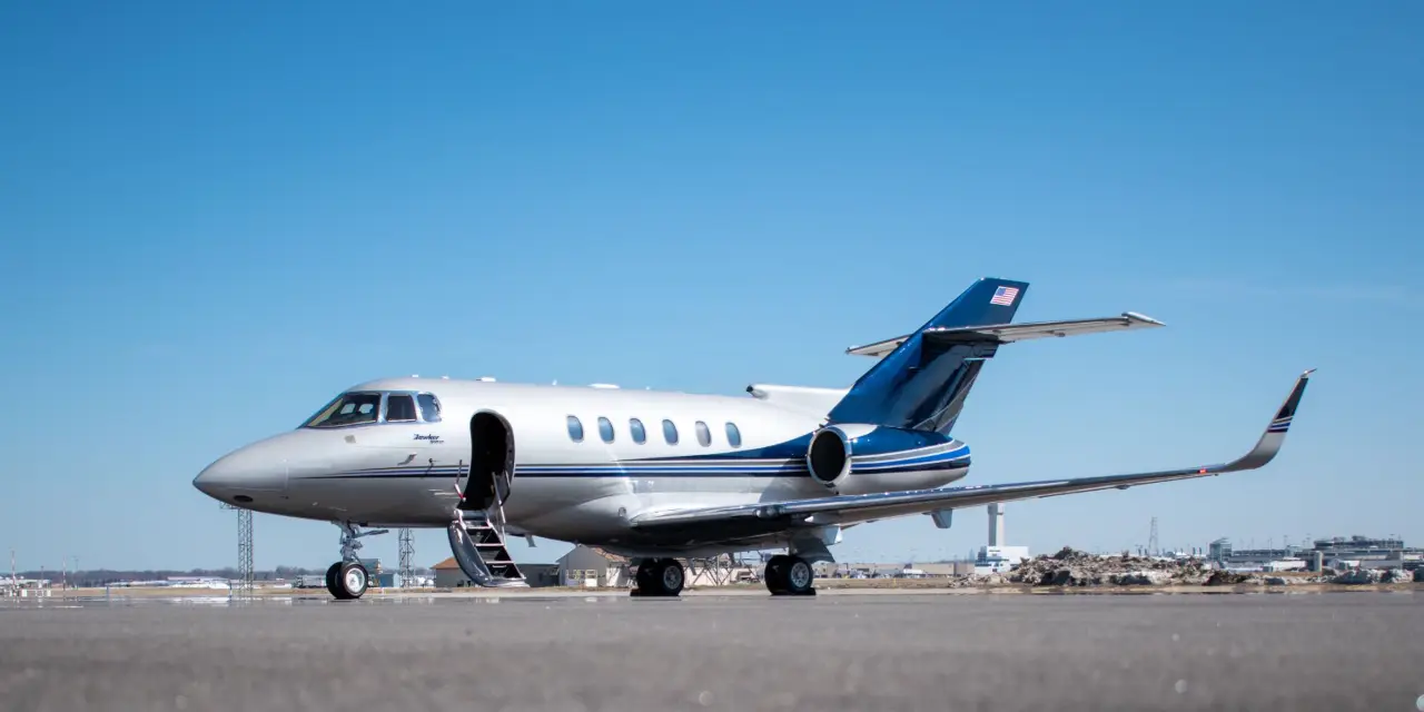 Beechcraft Hawker 800XP N707BM operated by Sky Quest, LLC, KCLE photo 5