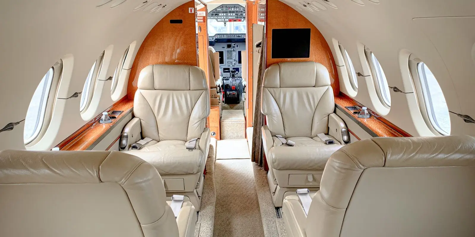 Beechcraft Hawker 800XP N707JQ operated by Sky Quest, LLC, KCLE photo 2