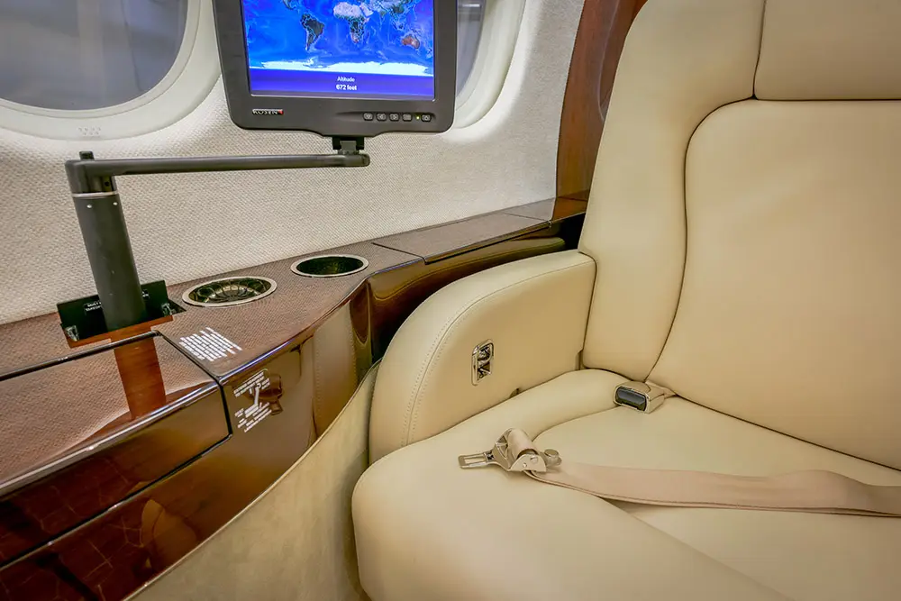 Dassault Falcon 2000LX N707MT operated by Solairus Aviation photo 3