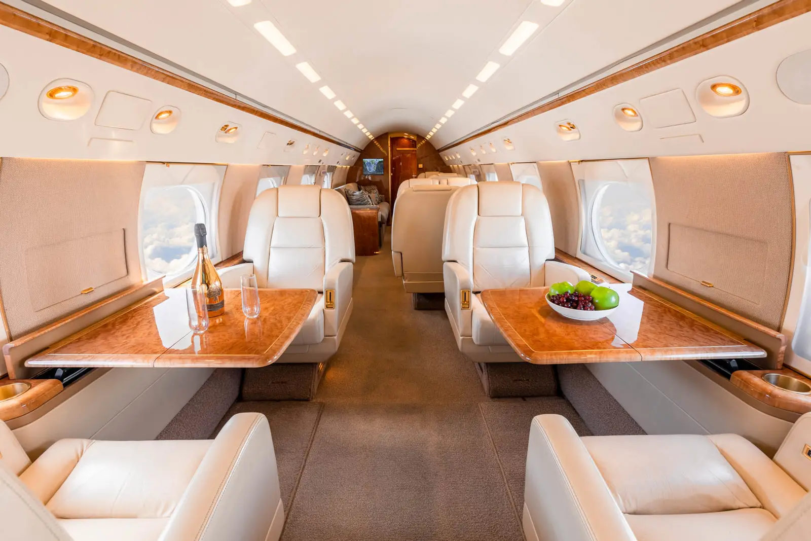 Gulfstream IV-SP N707WE operated by Fly Alliance photo 4