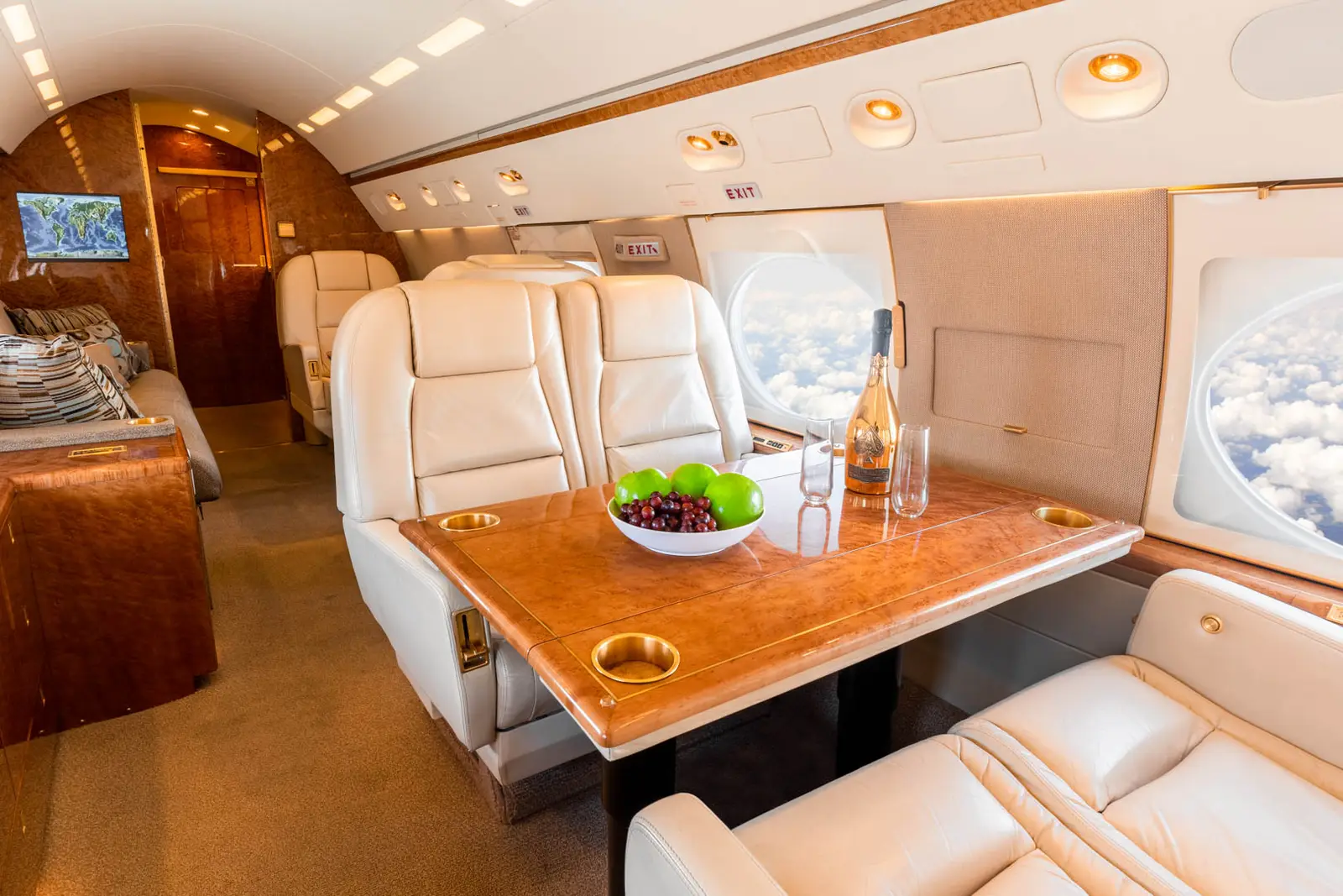 Gulfstream IV-SP N707WE operated by Fly Alliance photo 5