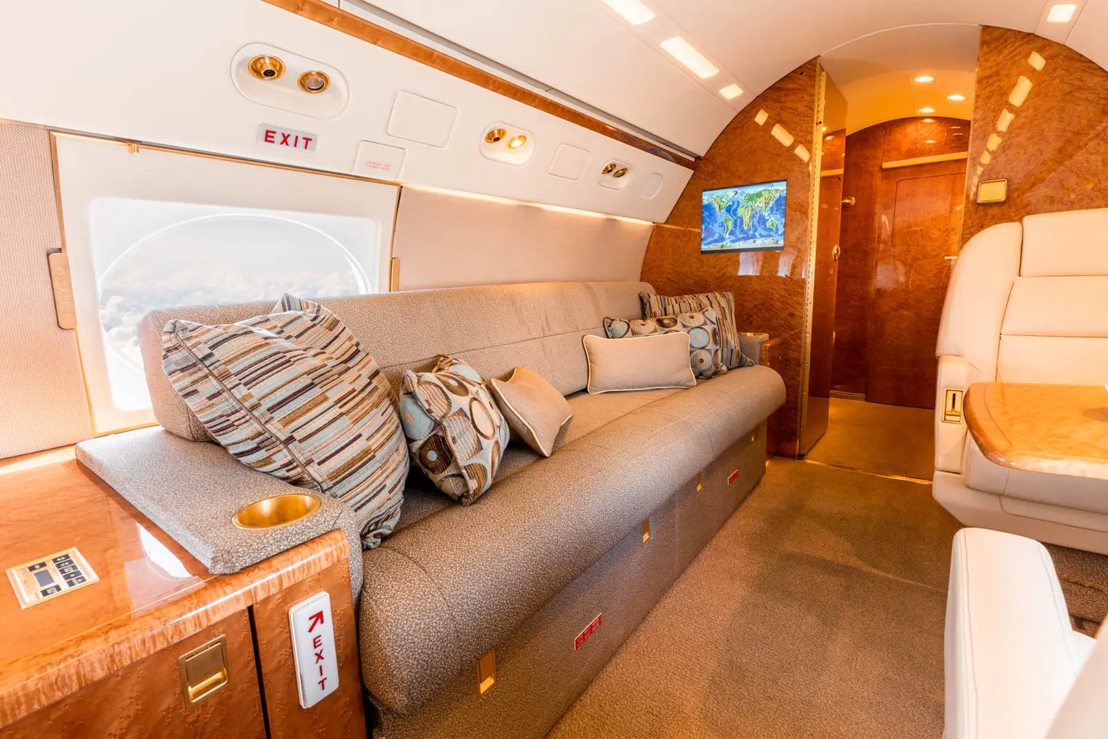 Gulfstream IV-SP N707WE operated by Fly Alliance photo 6