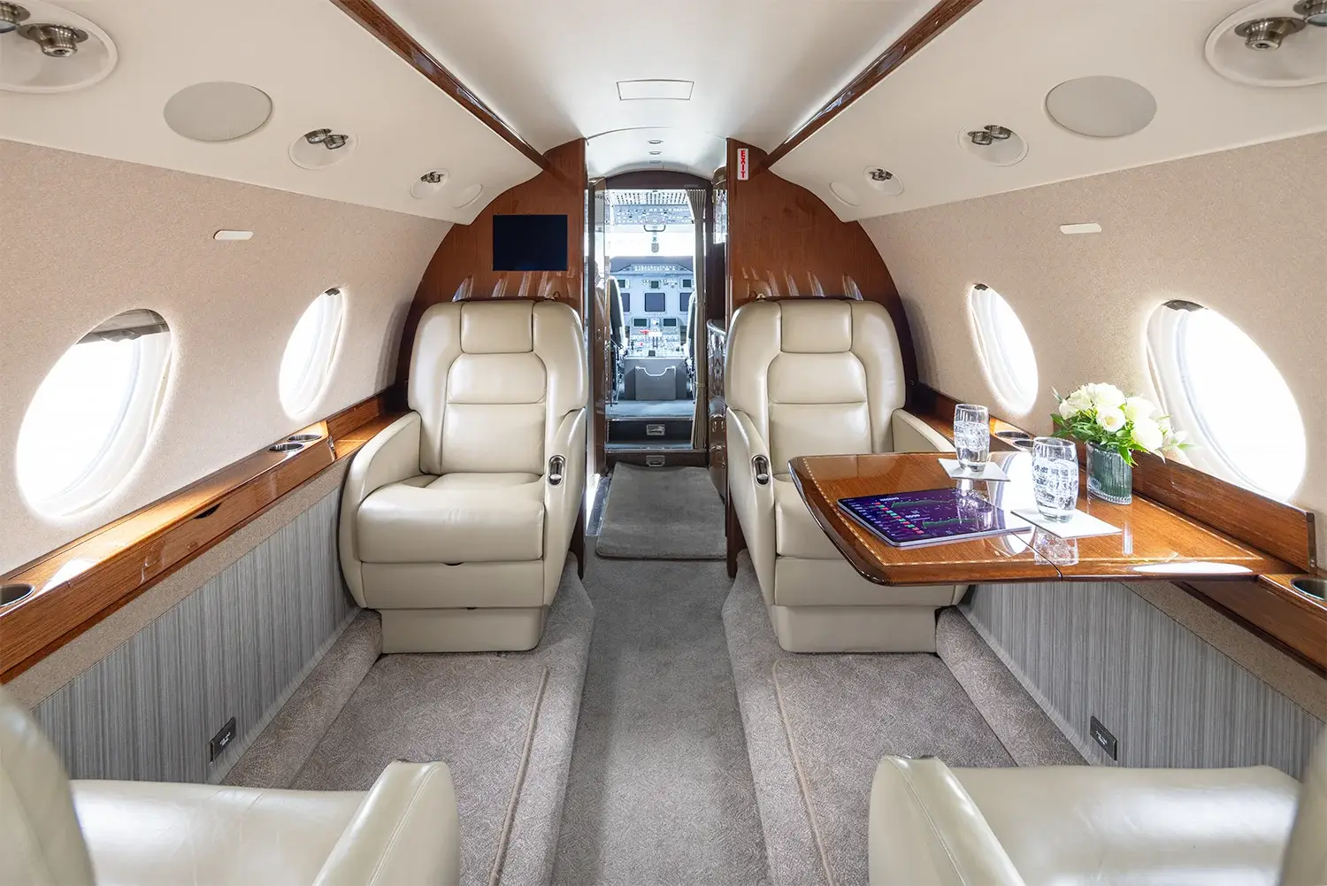 Gulfstream G200 N710TC operated by FLYTRU photo 4
