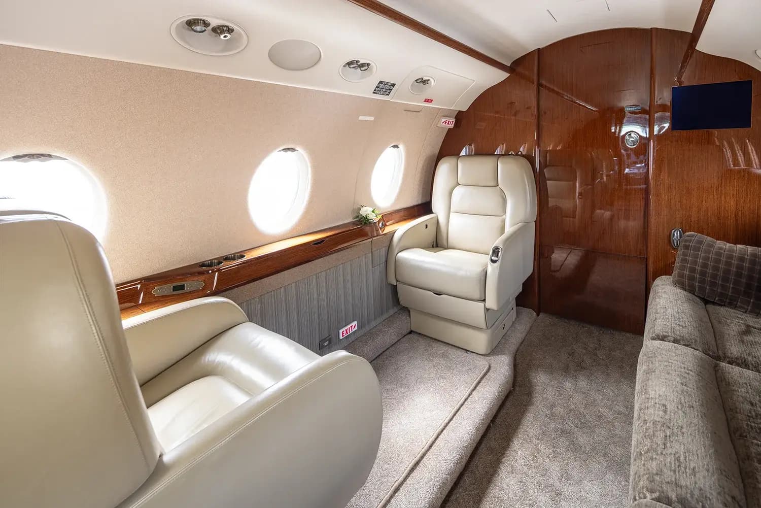 Gulfstream G200 N710TC operated by FLYTRU photo 5