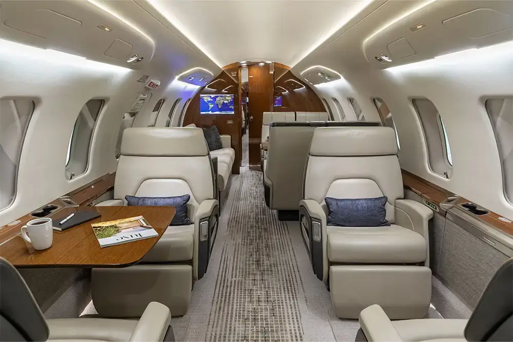 Bombardier Challenger 650 N711AE operated by Solairus Aviation photo 2