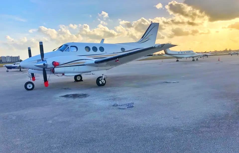 Beechcraft King Air C90 N711BN operated by LuxAir Charters, LLC photo 4