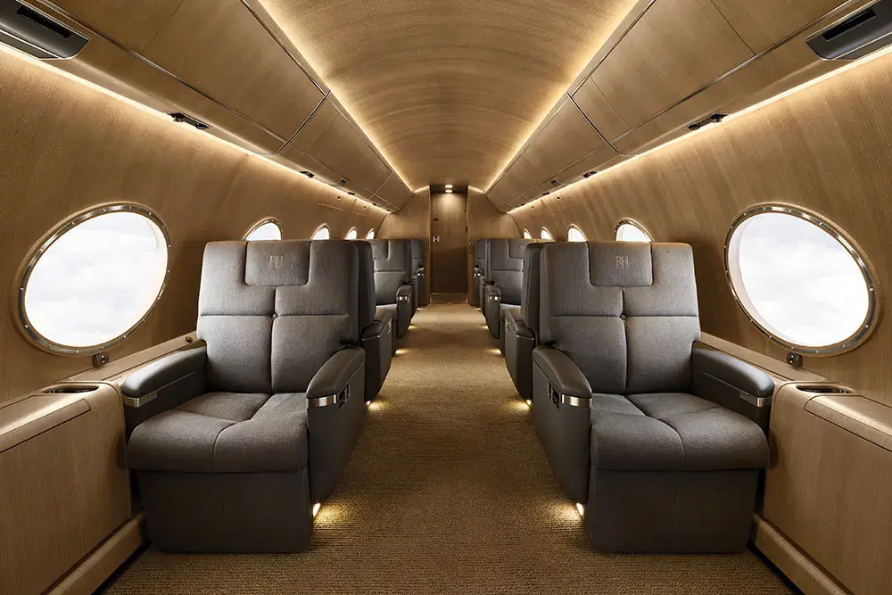 Gulfstream G650ER N711RH operated by Solairus Aviation photo 3