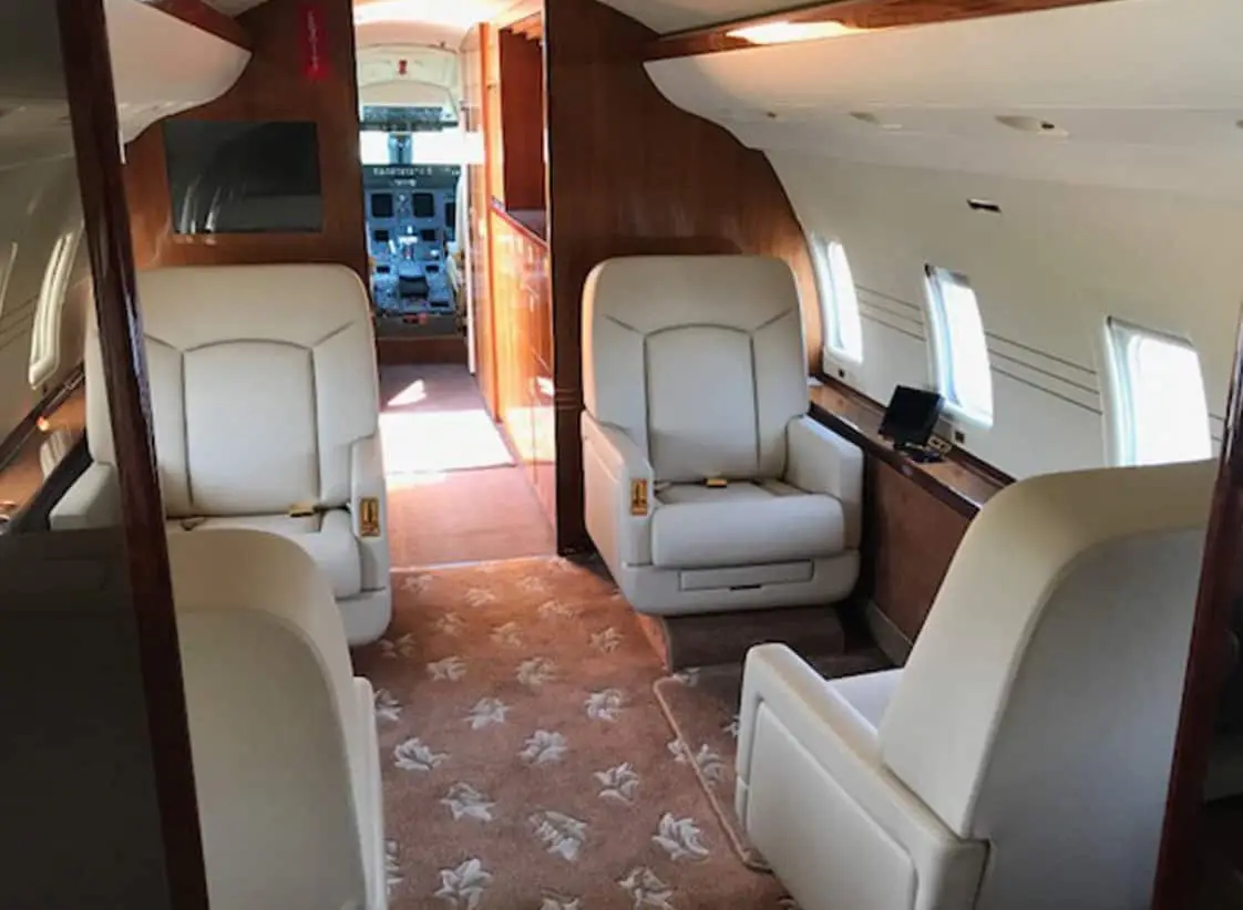 Bombardier Challenger 850 N711WS operated by Mac Air Group photo 2