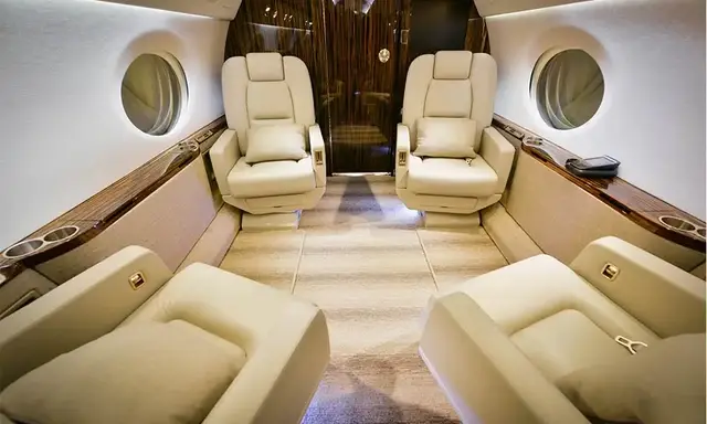 Gulfstream G550 N712LW operated by Solairus Aviation photo 2