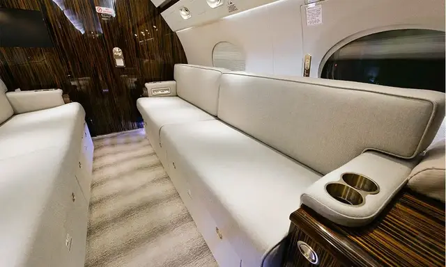 Gulfstream G550 N712LW operated by Solairus Aviation photo 6