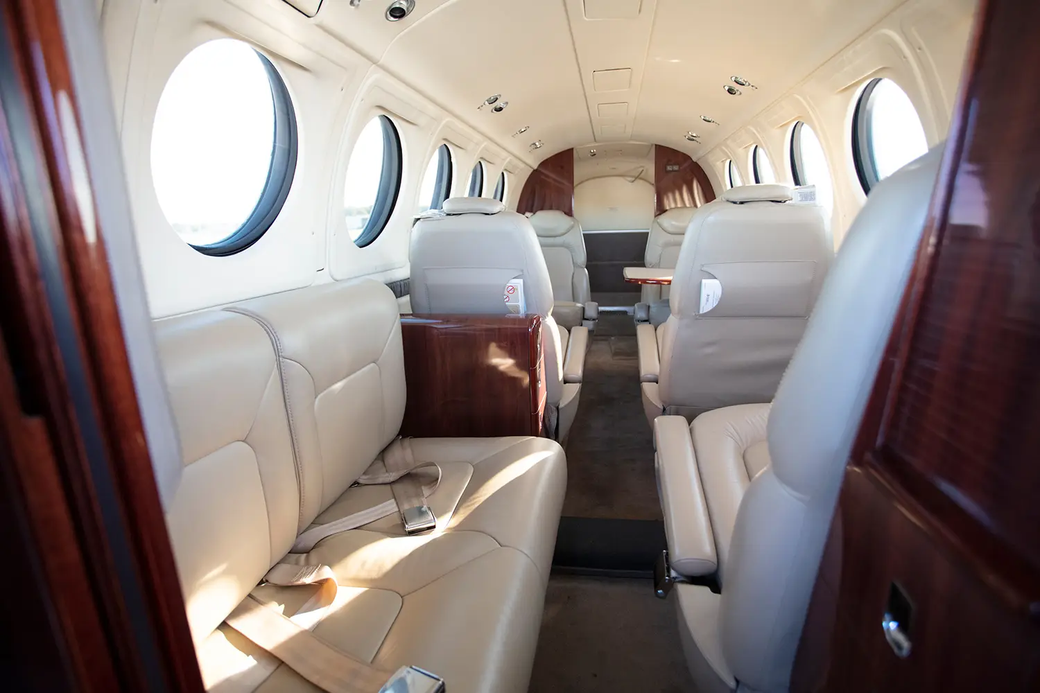Beechcraft King Air B200 N712RH operated by BTR Air Charter photo 3