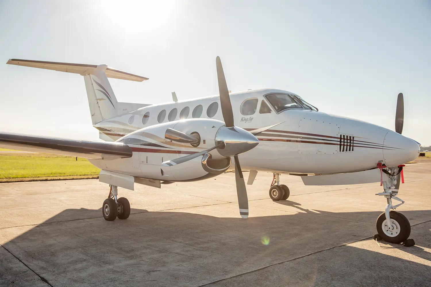 Beechcraft King Air B200 N712RH operated by BTR Air Charter photo 4