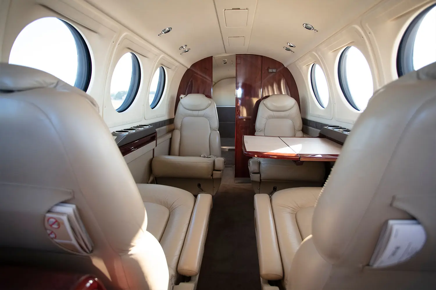 Beechcraft King Air B200 N712RH operated by BTR Air Charter photo 5
