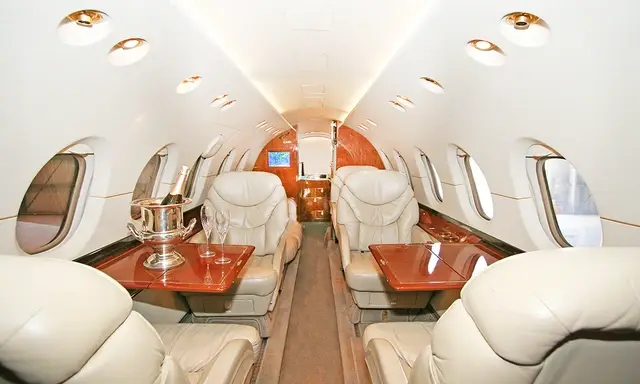 Beechcraft Hawker 800XP N715LA operated by Presidential Aviation photo 4