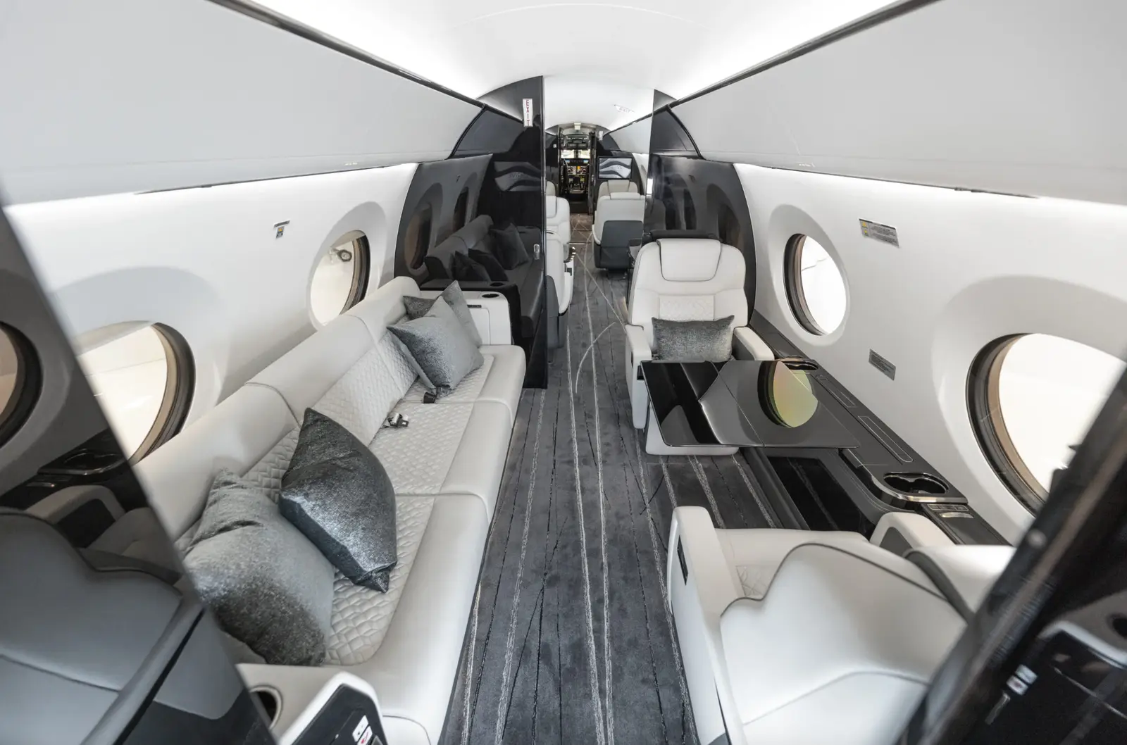 Gulfstream GVII-G600 N715VM operated by Thrive Aviation photo 2
