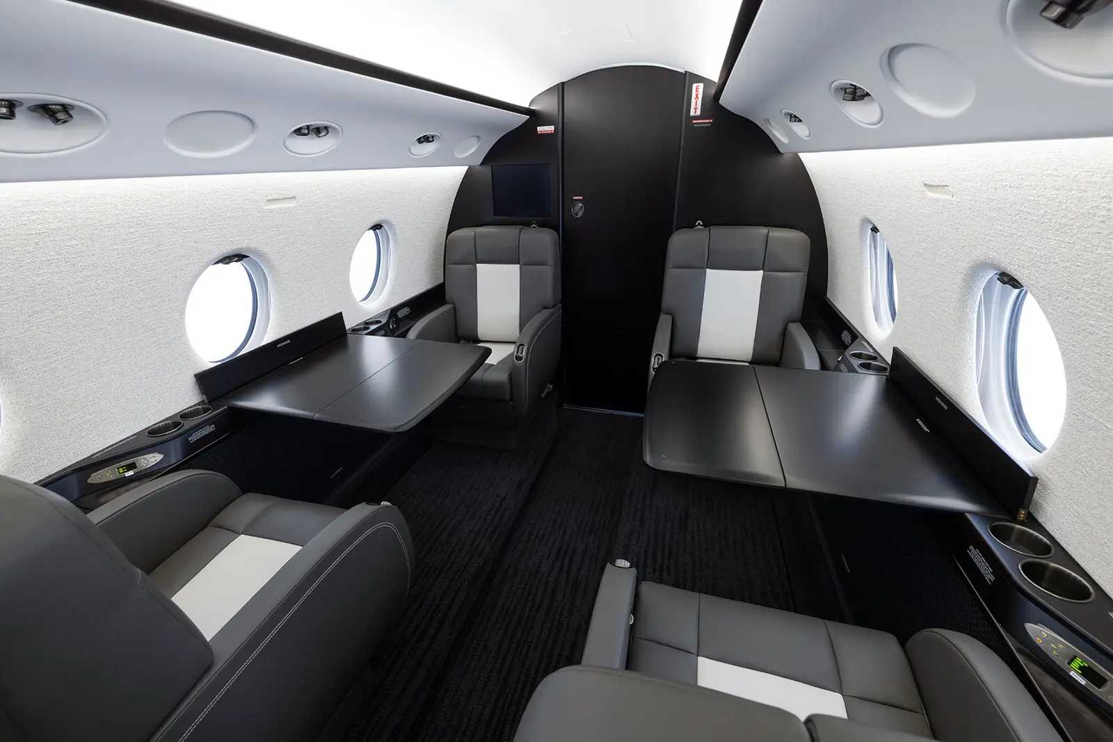 Gulfstream G200 N716JW operated by Wing Aviation Charter Services LLC photo 2