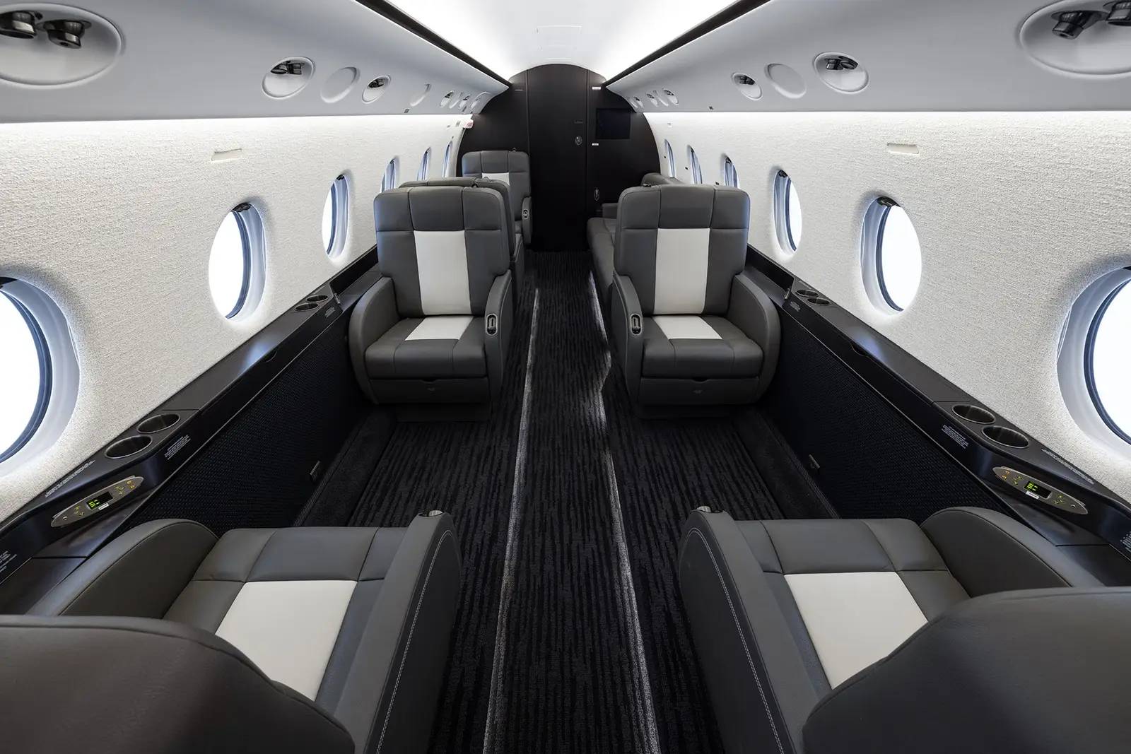 Gulfstream G200 N716JW operated by Wing Aviation Charter Services LLC photo 3