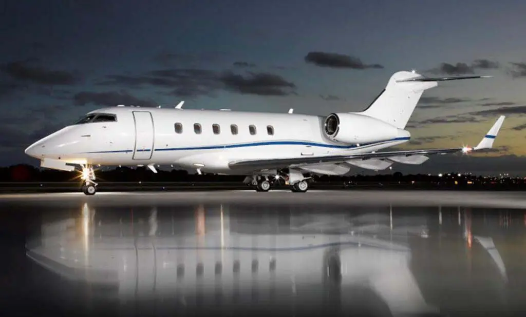 Bombardier Challenger 300 N716WW operated by A-ok Jets photo 4