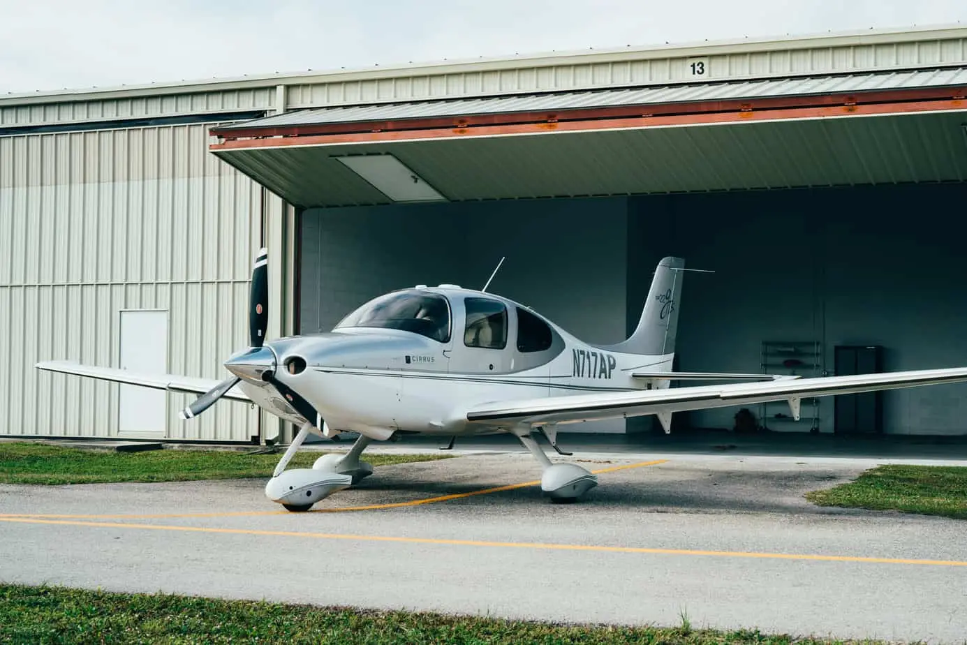 Cirrus SR22 N717AP operated by Platinum Aviation, exterior