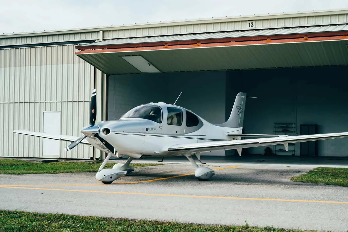 Cirrus SR22 N717AP operated by Platinum Aviation photo 2