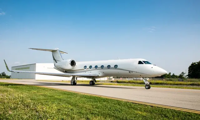 Gulfstream G450 N717DX operated by Solairus Aviation, exterior