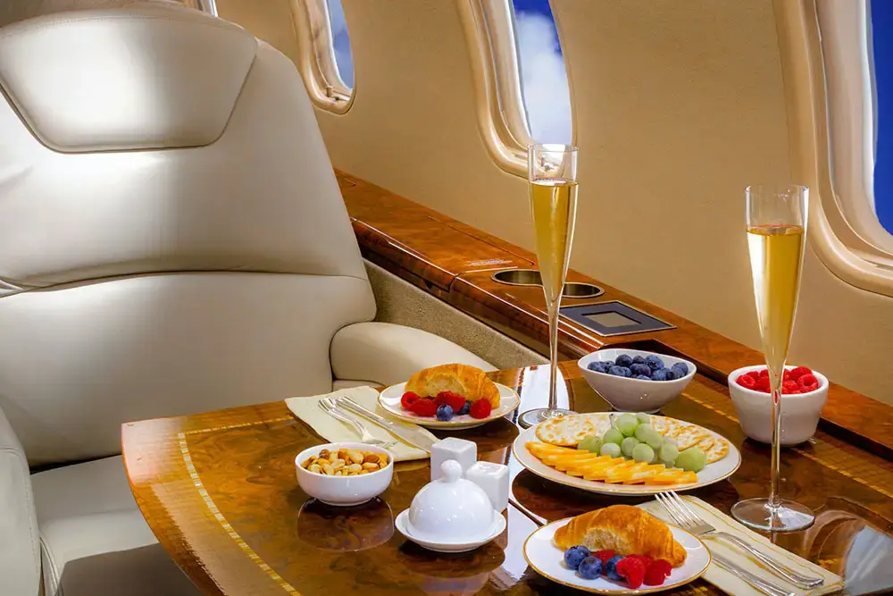 Bombardier Challenger 300 N717JJ operated by Solairus Aviation photo 3