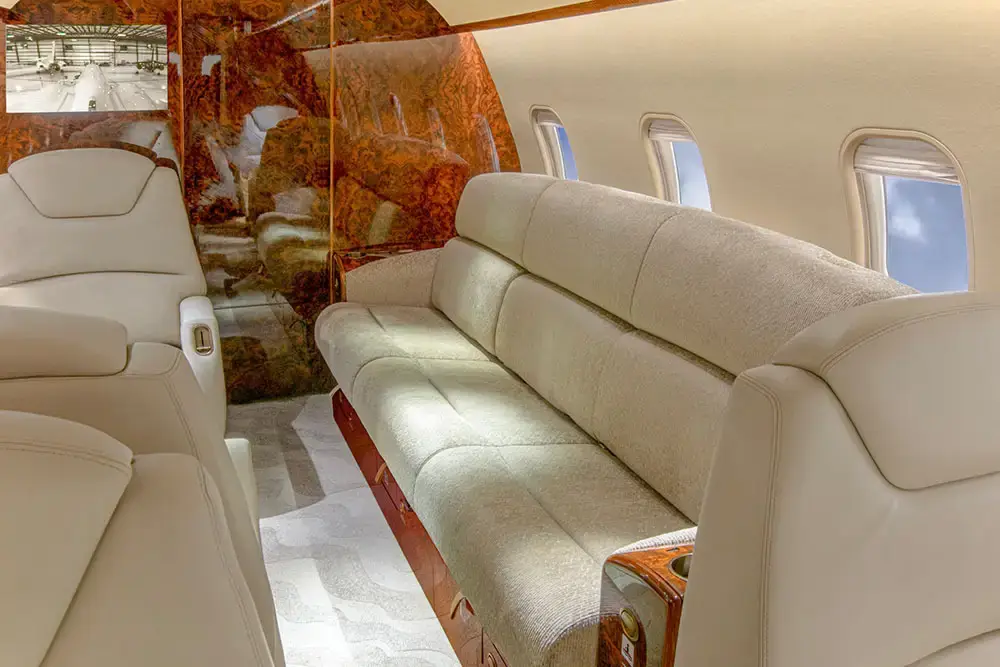 Bombardier Challenger 300 N717JJ operated by Solairus Aviation photo 5