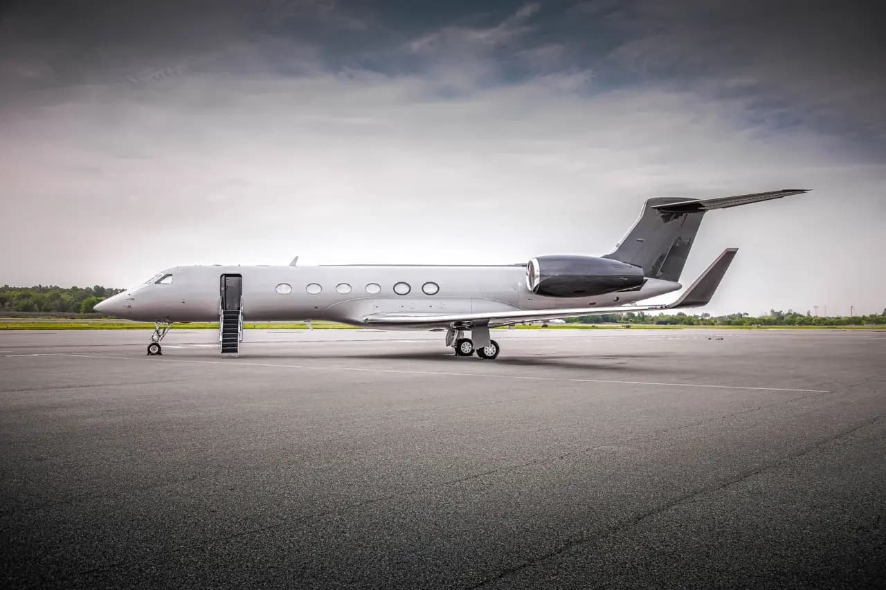 Gulfstream V N718JJ operated by Talon Air, LLC photo 2