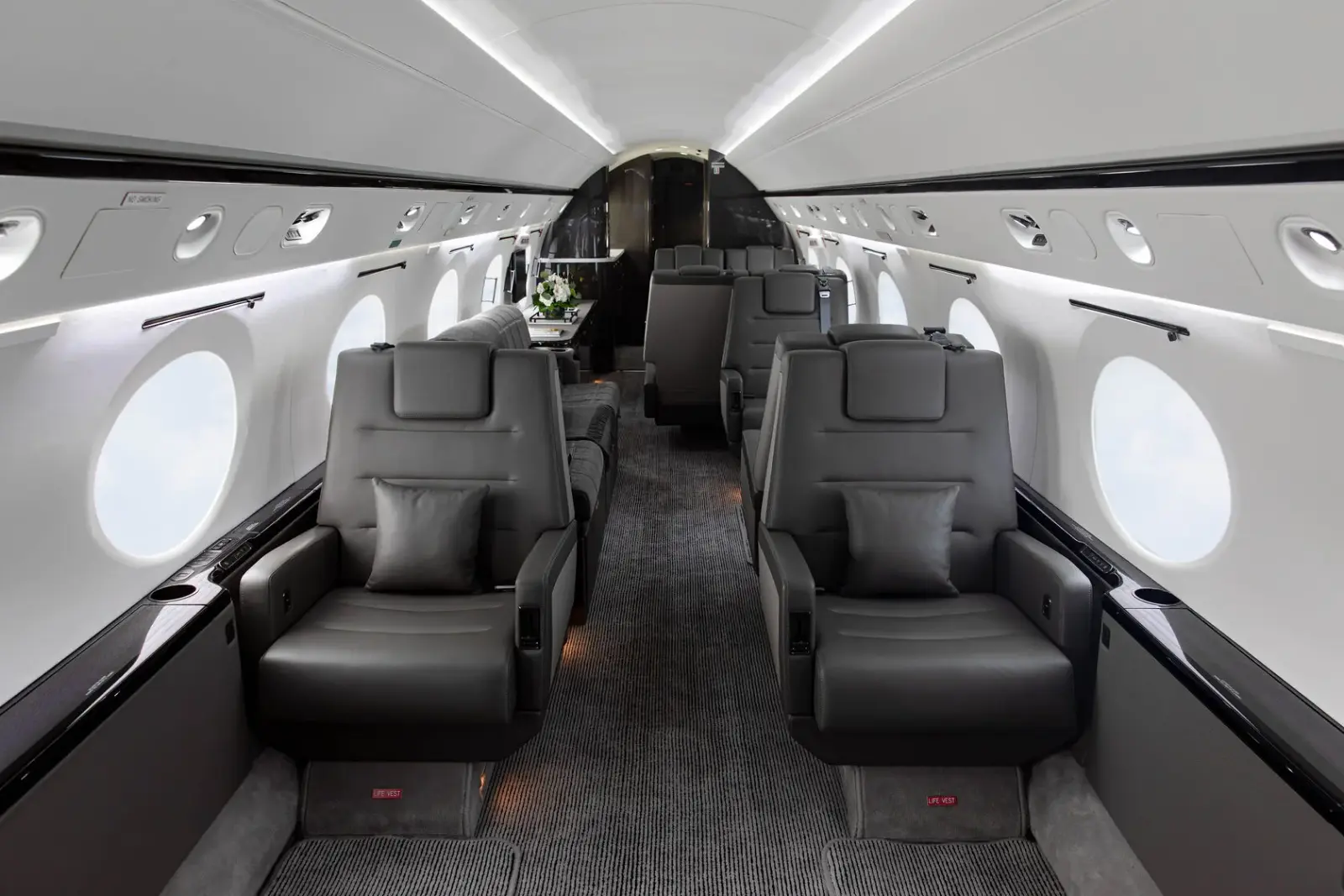 Gulfstream V N718JJ operated by Talon Air, LLC photo 3
