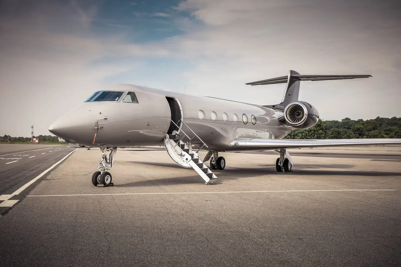 Gulfstream V N718JJ operated by Talon Air, LLC photo 5
