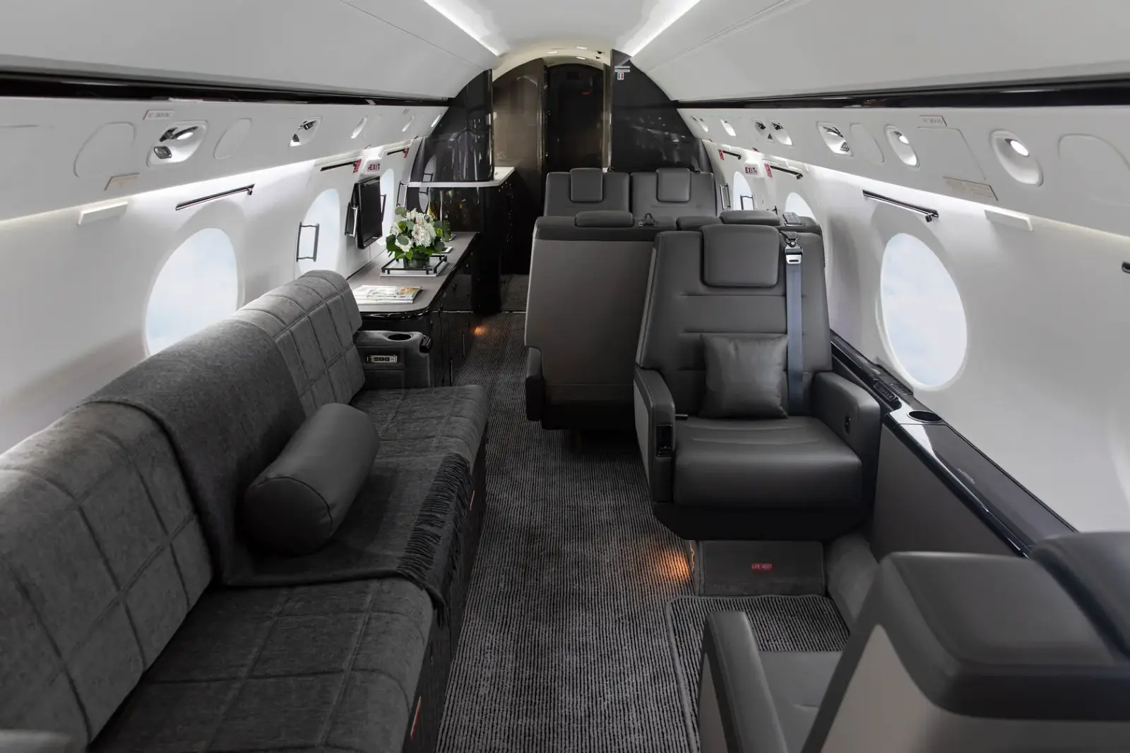 Gulfstream V N718JJ operated by Talon Air, LLC photo 6